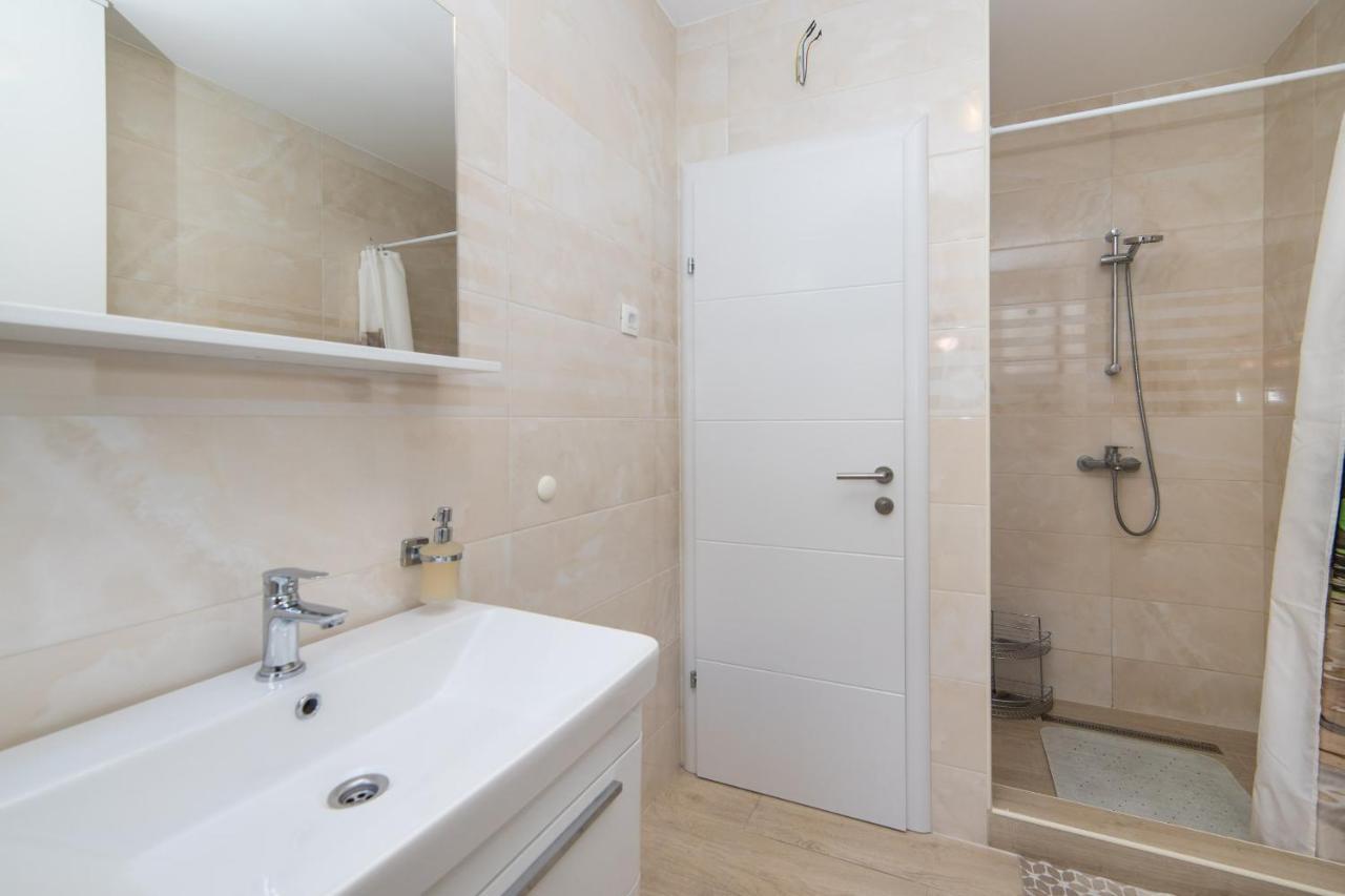 Apartments Crystal มาคาร์สกา ภายนอก รูปภาพ